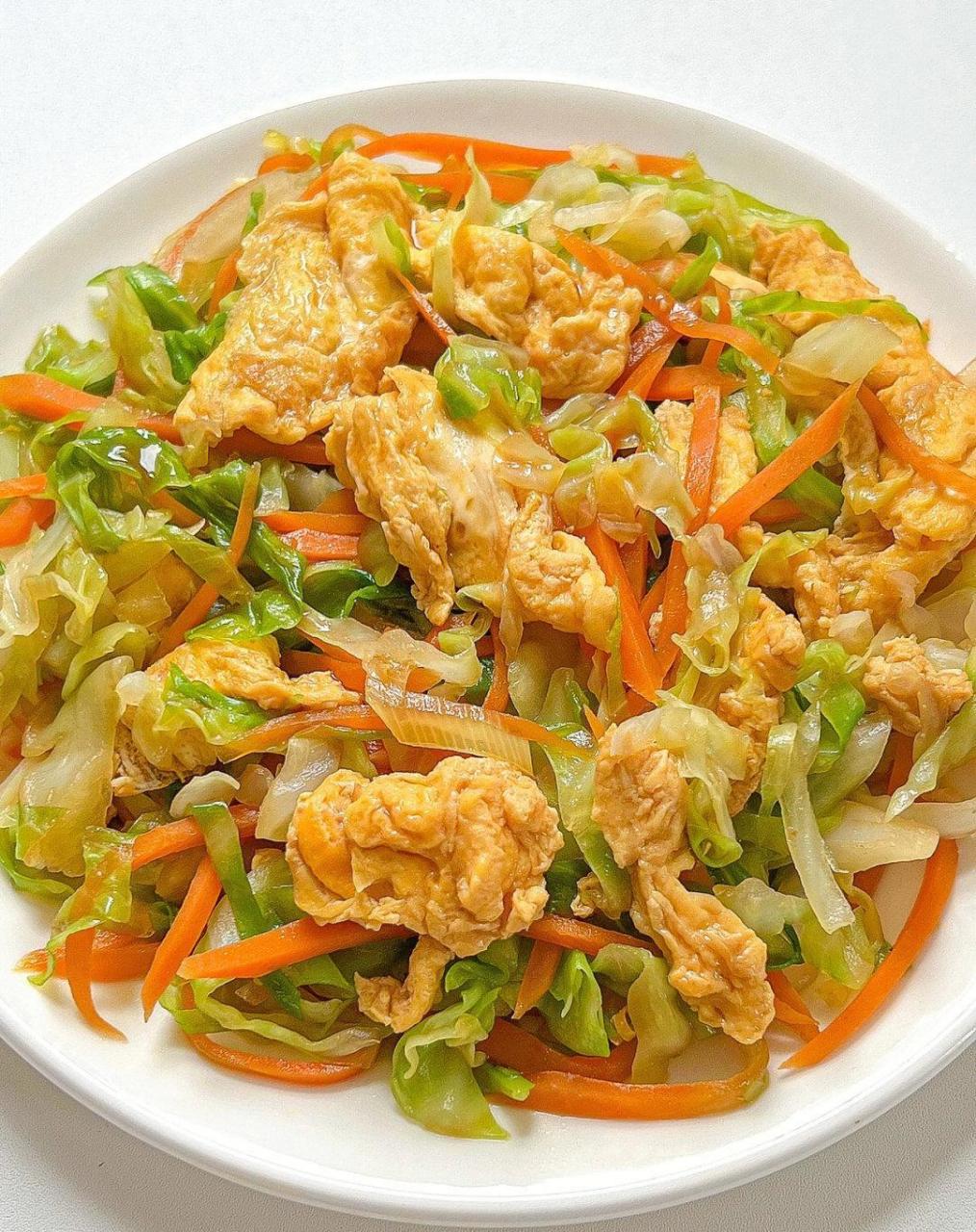 Stir-Fried Cabbage with Eggs and&nbsp;Carrots