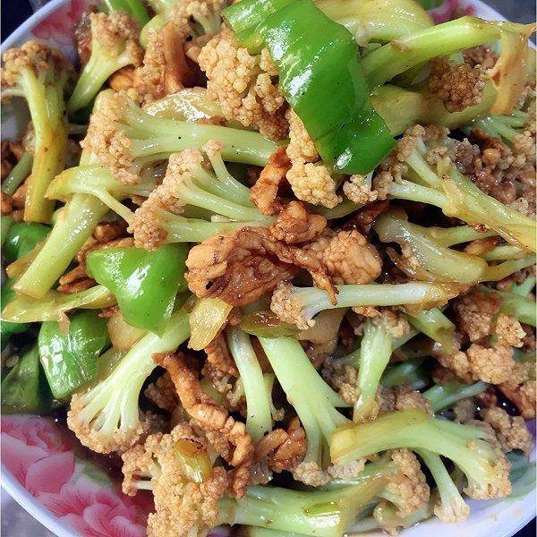 Chicken with Cauliflower, Celery & Onions